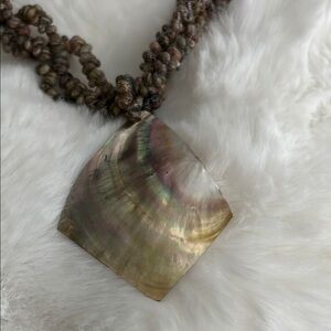 Elegant Shell Pendant Necklace